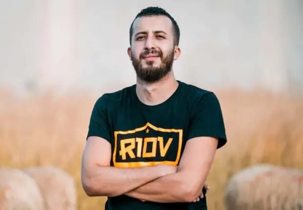 Le message poignant d’Anes Tina à la TV algérienne dépasse les 4M de vues