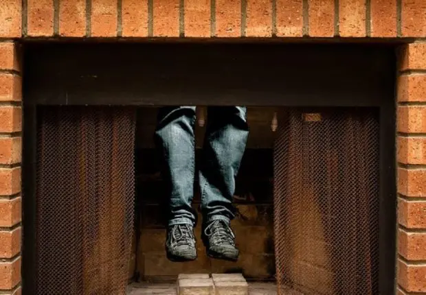 France : en cambriolant une maison, un Algérien finit coincé dans la cheminée