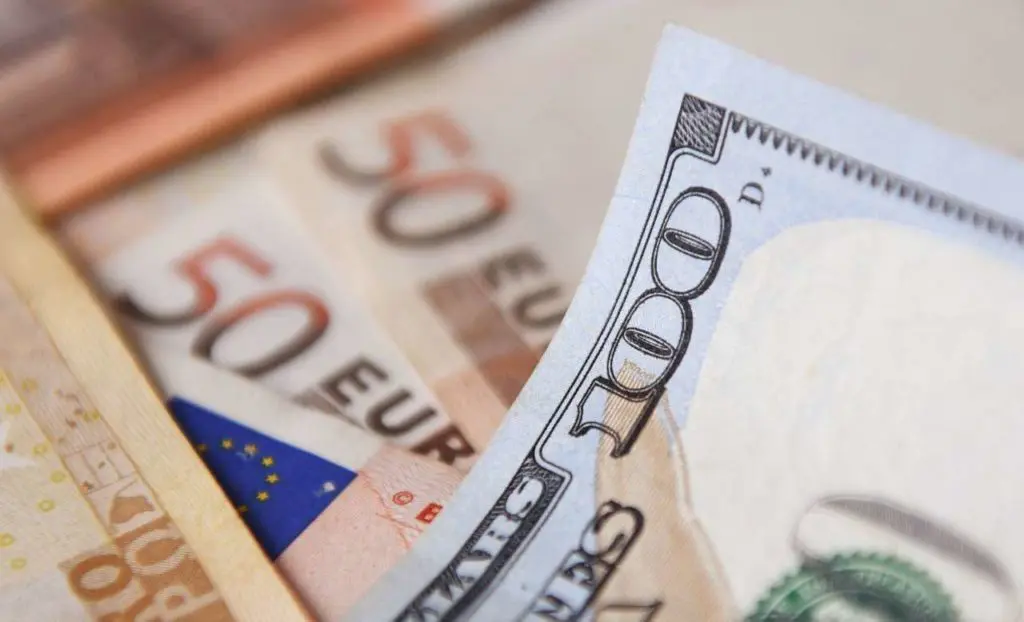 Banque d&rsquo;Algérie et marché parallèle : taux de change du dinar ce mardi 15 août