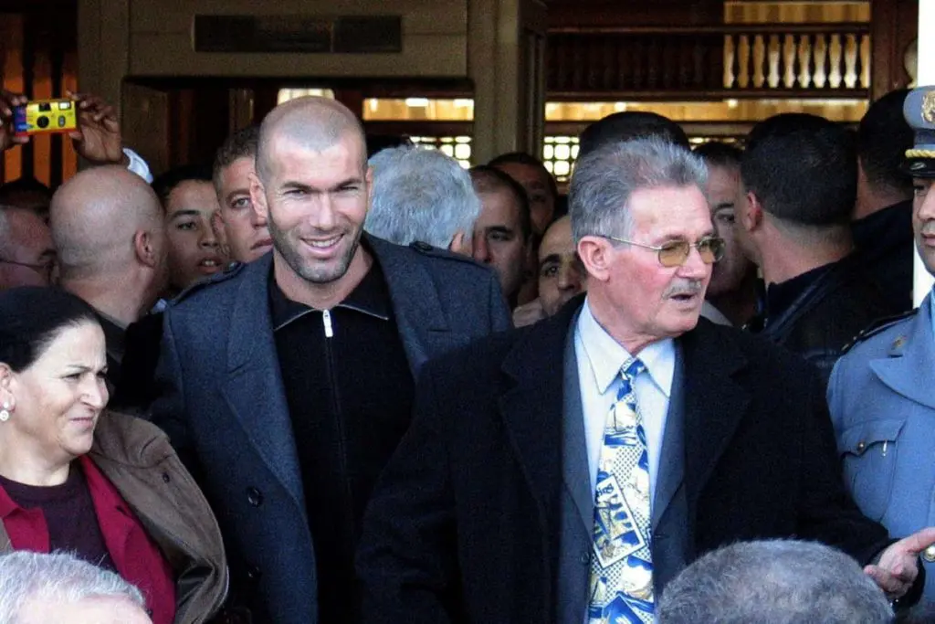 Son voyage en France et sa rencontre avec sa future épouse, le père de Zidane raconte son histoire