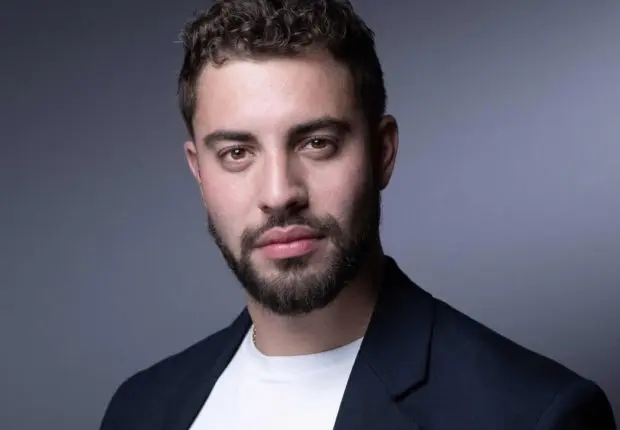 D&rsquo;origine algérienne, l&rsquo;acteur Marwan Berreni activement recherché en France