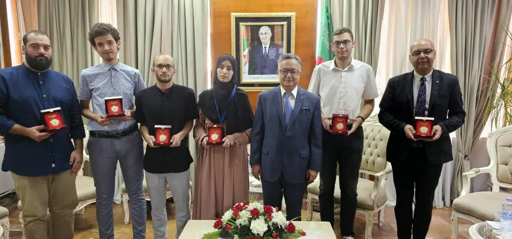 Baddari honore les étudiants algériens primés à la Compétition internationale de mathématiques