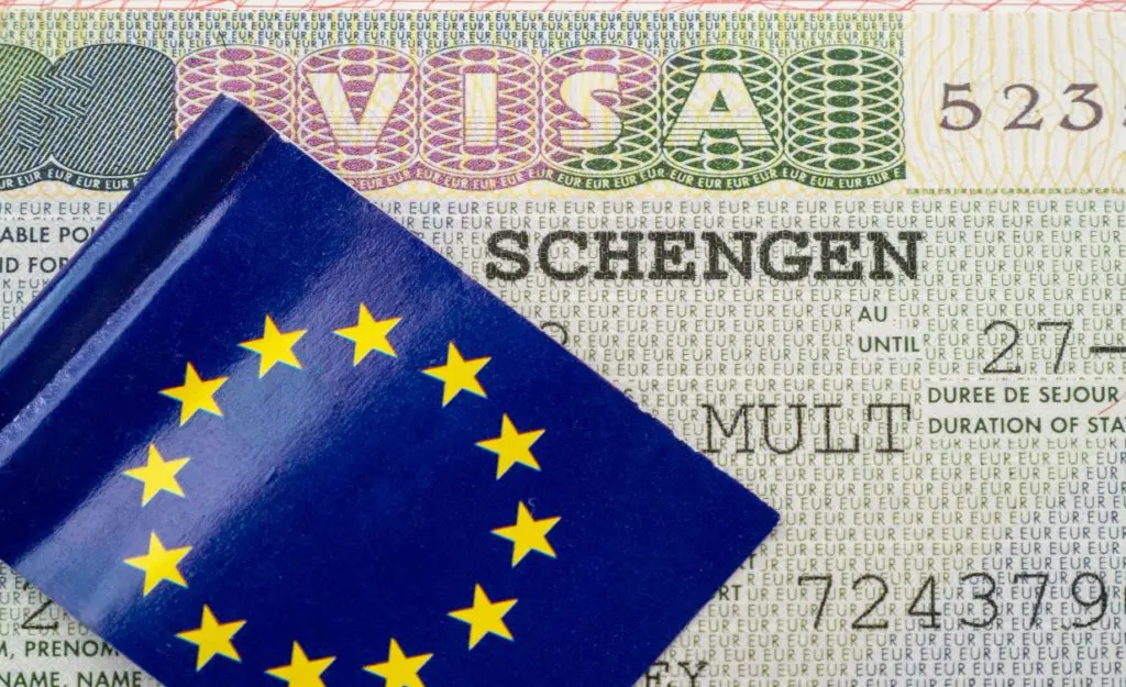 Top 10 des nationalités ayant perdu le plus en frais de visa : les Algériens en tête du classement