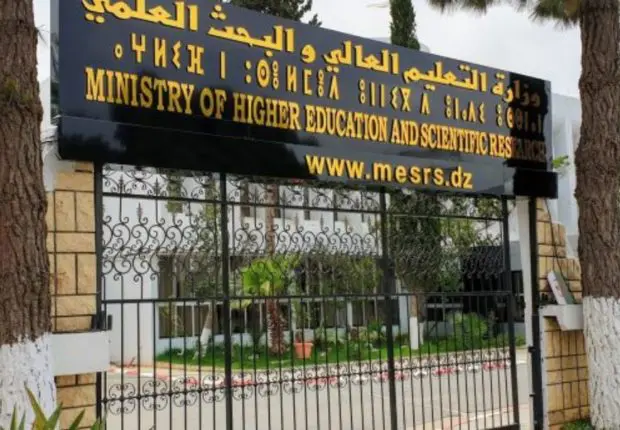 Bourses et hébergement pour les étudiants : le ministère fait une annonce aux retardataires