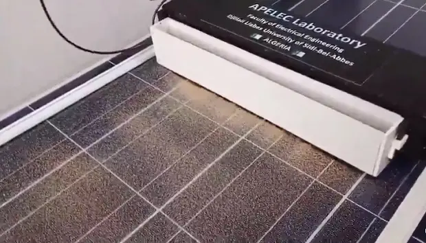 Technologie de nettoyage de panneaux solaires mise au point en Algérie.
