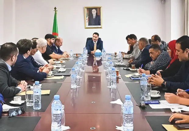 Le ministre de la Communication se réunit avec les patrons des chaînes TV privées