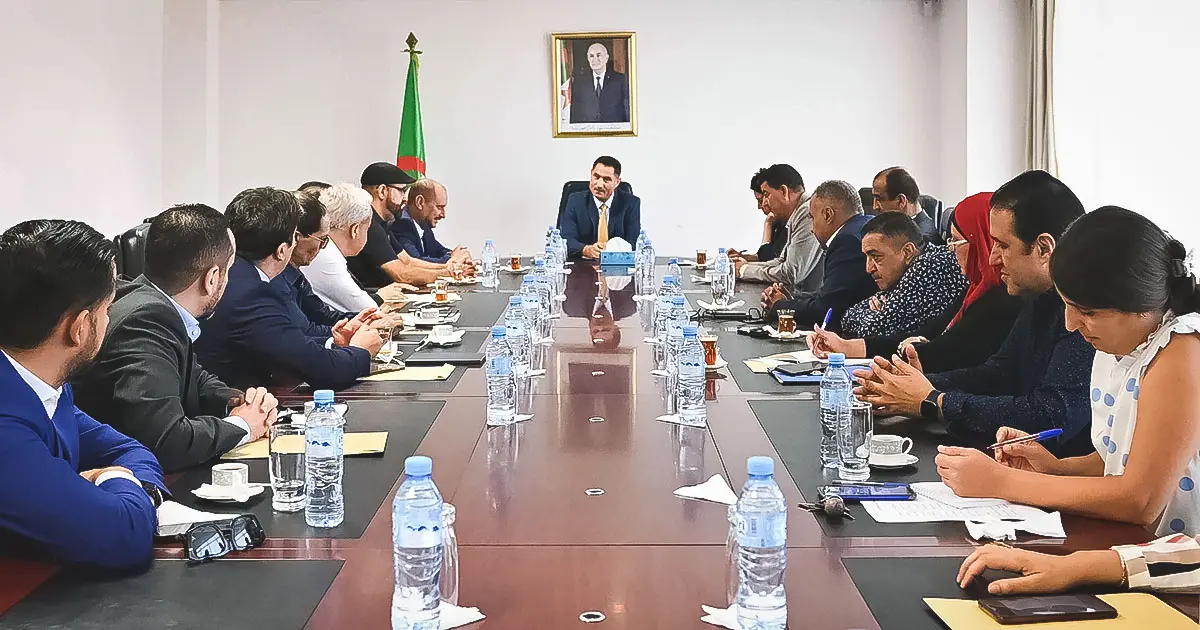 Le ministre de la Communication se réunit avec les patrons des chaînes TV privées