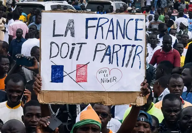 Rebondissement dans la crise au Niger : Macron annonce le retrait des troupes françaises