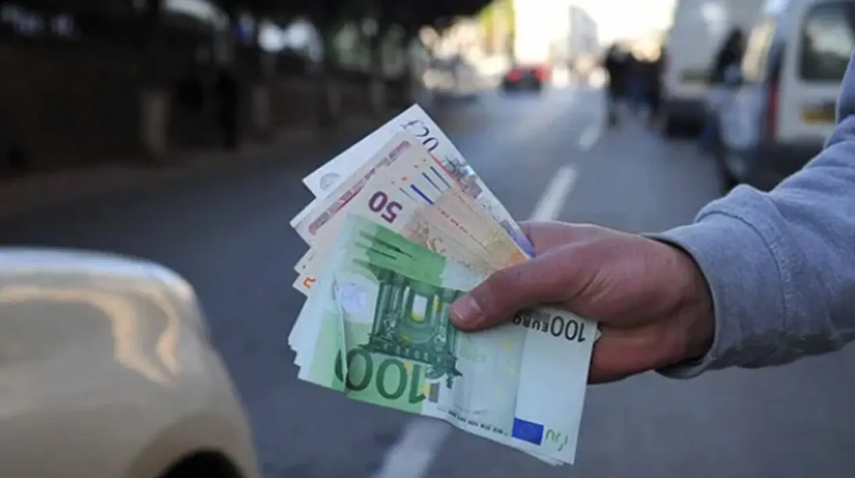 Cotations Banque et marché noir : quels sont les cours de change du dinar ce 25 septembre ?
