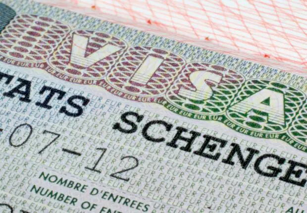 Défi des visas Schengen en Algérie et activité des prestataires informels en plein essor