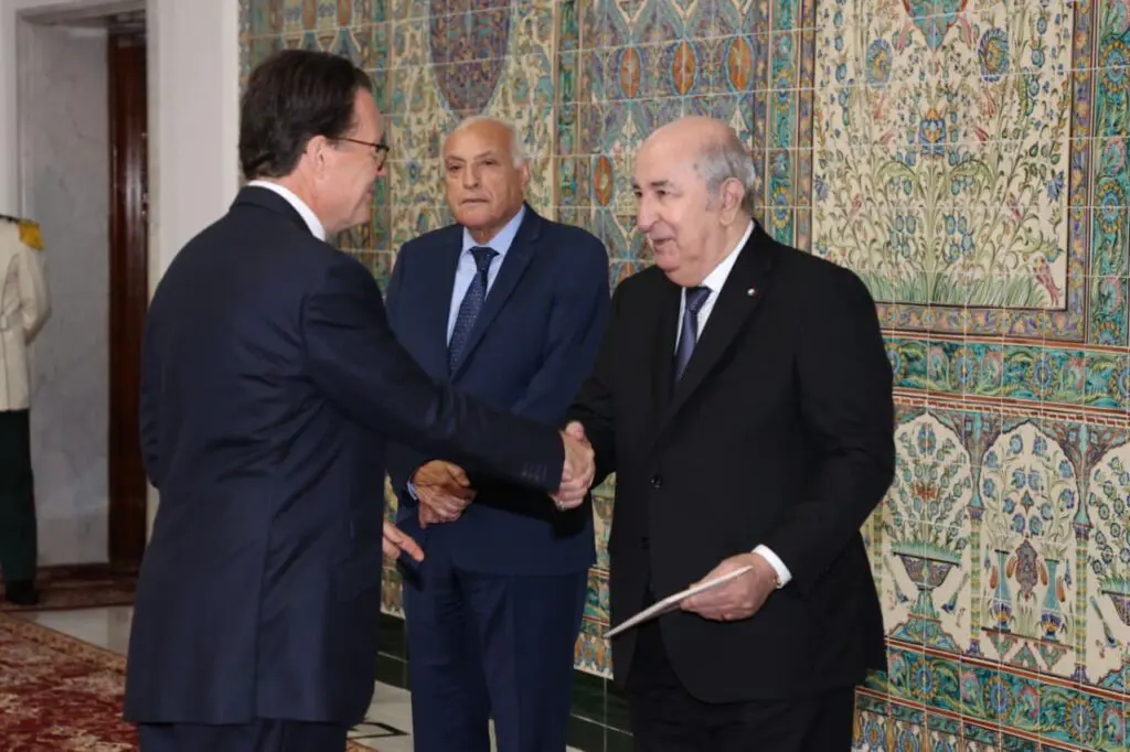 Algérie – France : l’ambassadeur Romatet remet un message personnel de Macron à Tebboune