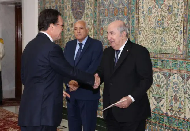 Algérie – France : l’ambassadeur Romatet remet un message personnel de Macron à Tebboune