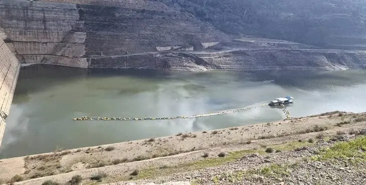 Le barrage Koudiet Acerdoune à Bouira presque à sec.