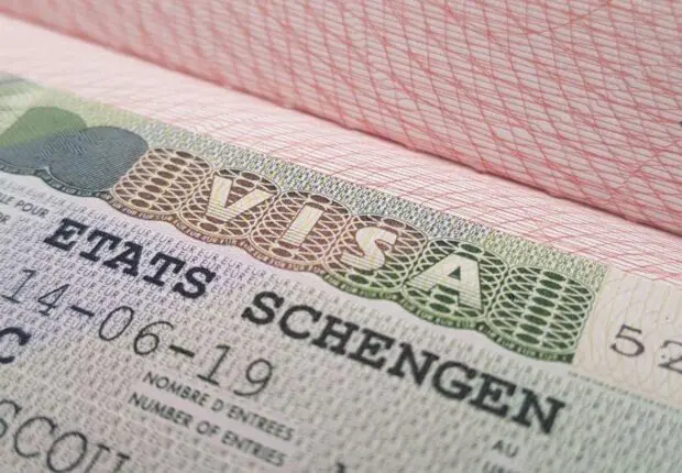 Arnaque aux rendez-vous visas : le propriétaire d&rsquo;une agence de voyages arrêté à Béjaïa