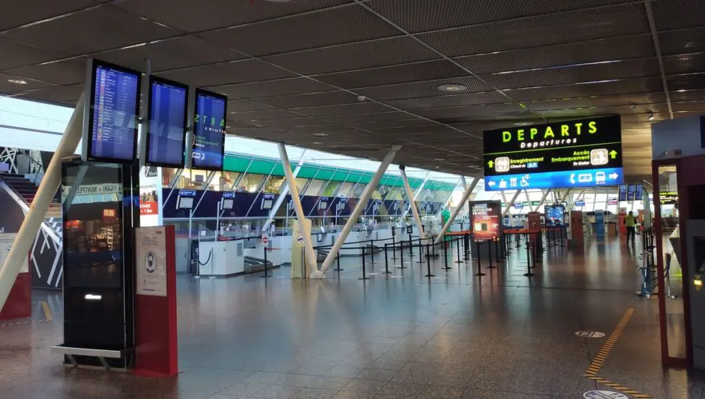 France : évacuation dans 6 aéroports après des alertes à la bombe