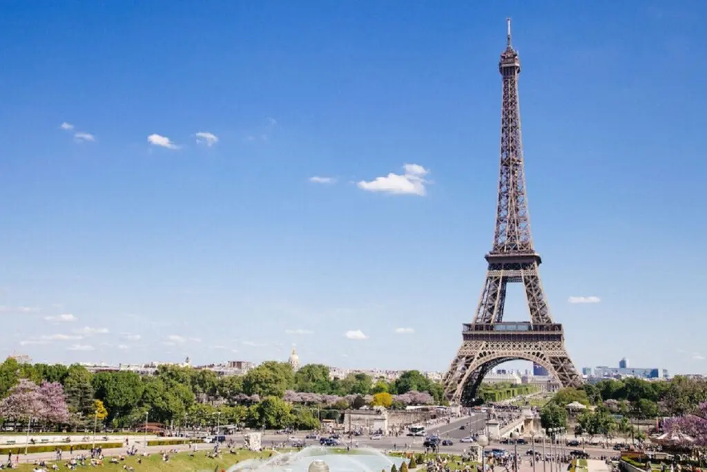 Programme Eiffel 2024 : la France offre des bourses d’excellence pour les Algériens