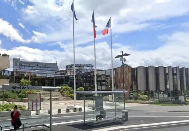À Cholet, les drapeaux français remplacés par ceux de l’Algérie et de la Palestine