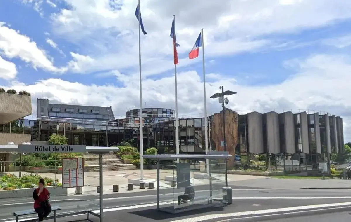 À Cholet, les drapeaux français remplacés par ceux de l’Algérie et de la Palestine