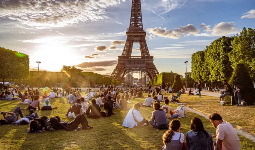 Étudier à l’étranger pour Algériens : voici les meilleures villes françaises pour 2024