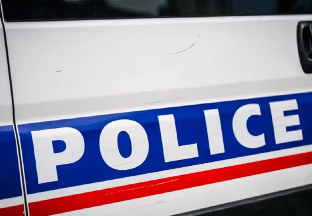 France : la police ouvre le feu sur une femme voilée menaçant de se faire exploser