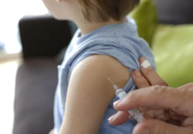 Calendrier de vaccination des enfants 2023 : un nouveau vaccin combiné ajouté
