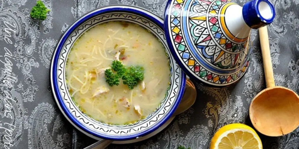 La chorba beïda dans le TOP 20 mondial des meilleures soupes avec viande (TasteAtlas)