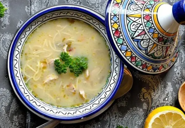 La chorba beïda dans le TOP 20 mondial des meilleures soupes avec viande (TasteAtlas)