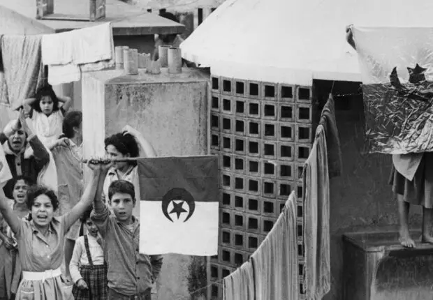 Histoire coloniale d’Algérie : 1ʳᵉ réunion de la Commission mixte sur le sol algérien