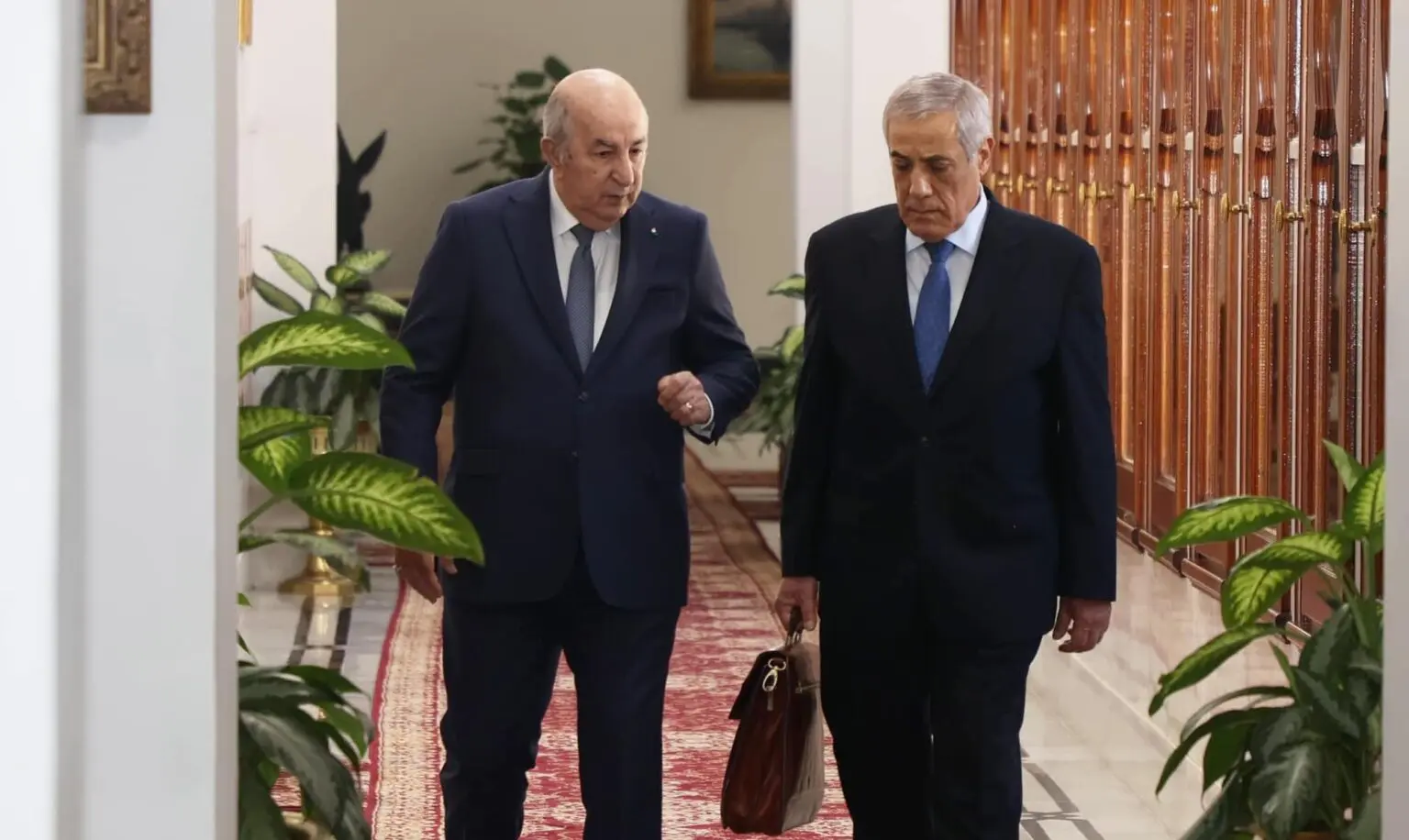 Le 1er Ministre Larbaoui appelle à accélérer la mise en œuvre des directives de Tebboune