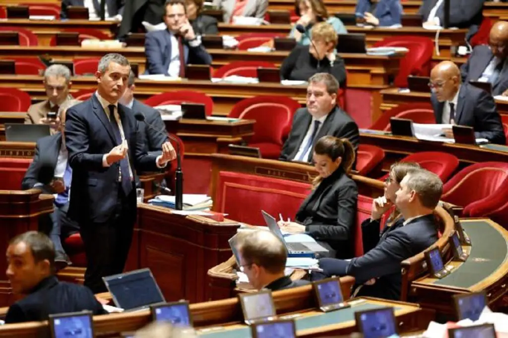 Immigration France : le Sénat durcit les conditions de régularisation des sans-papiers