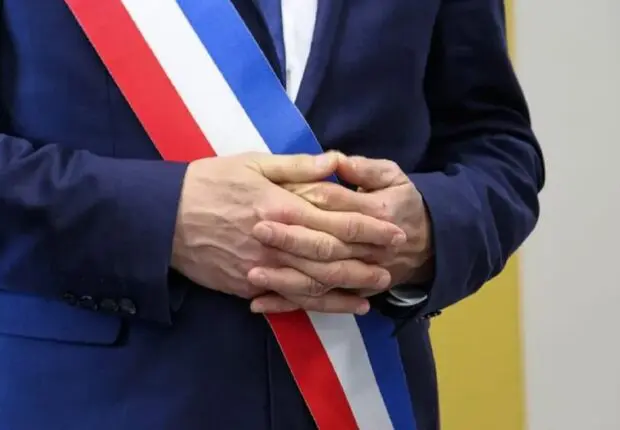 En France, un autre maire refuse de marier un sans-papiers algérien