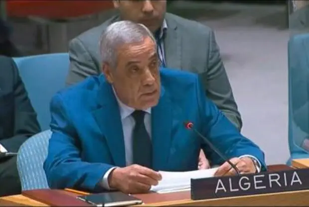 Diplomate et sportif professionnel, qui est le 1er Ministre Nadir Larbaoui ?