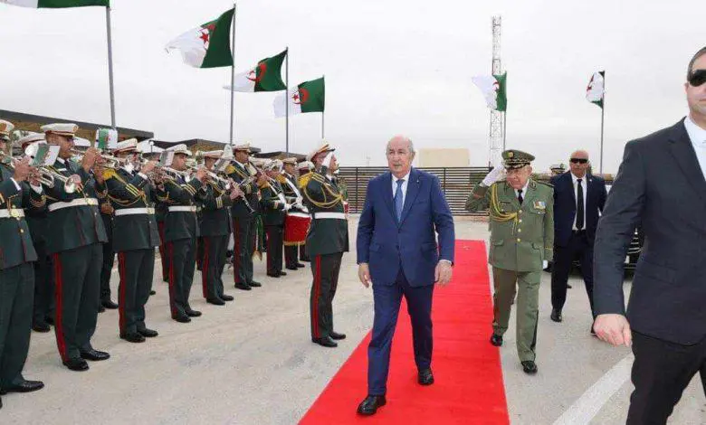 Tebboune atterrit à Tindouf pour une visite de travail