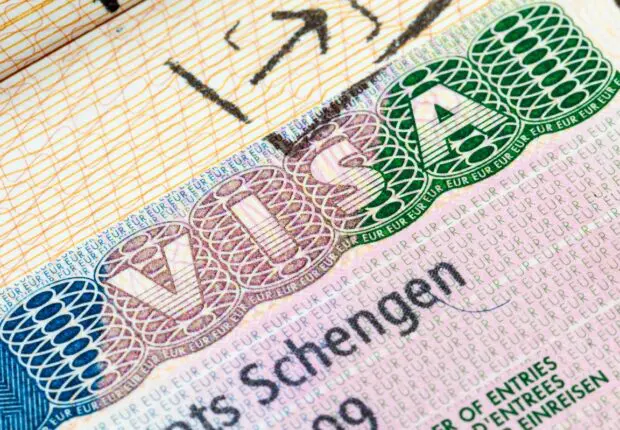 Les dépenses des Algériens en frais de visa Schengen vont exploser en 2024 (Étude)