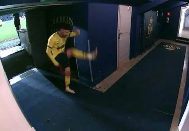 Belgique : Ayant pété les plombs après son changement, Amoura risque une sanction