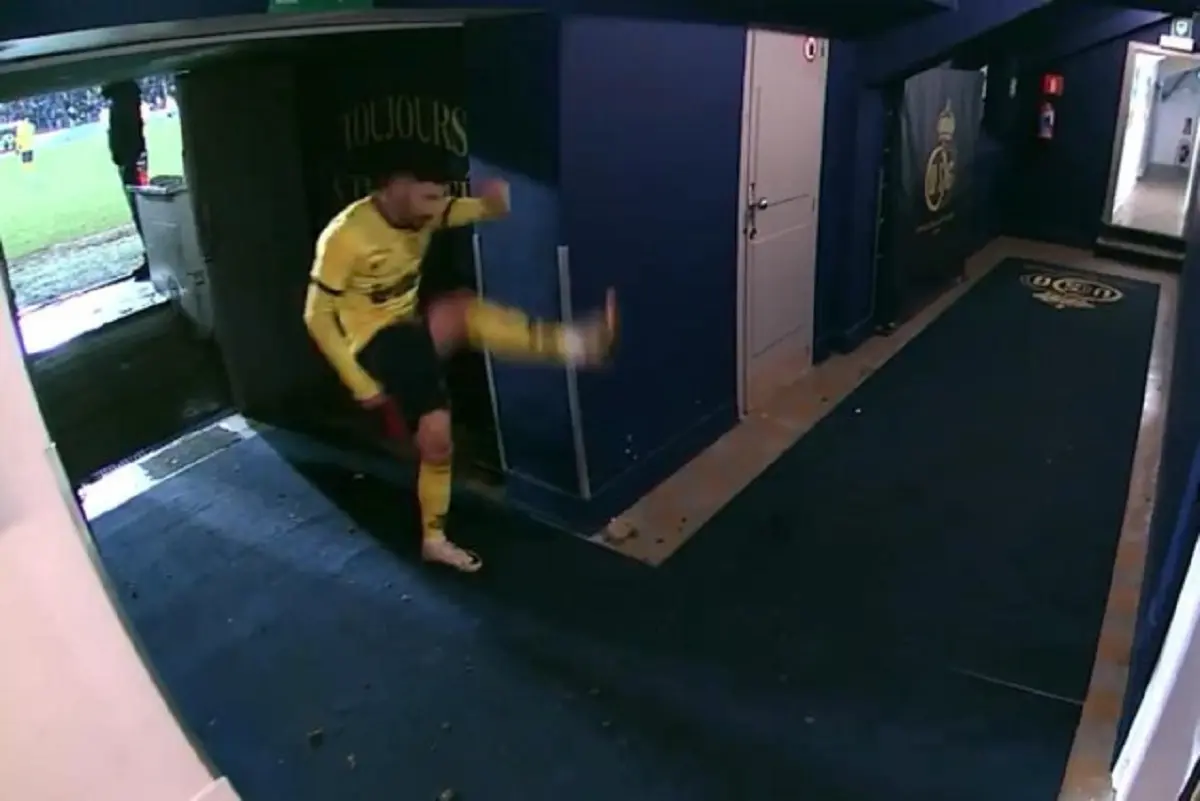 Belgique : Ayant pété les plombs après son changement, Amoura risque une sanction