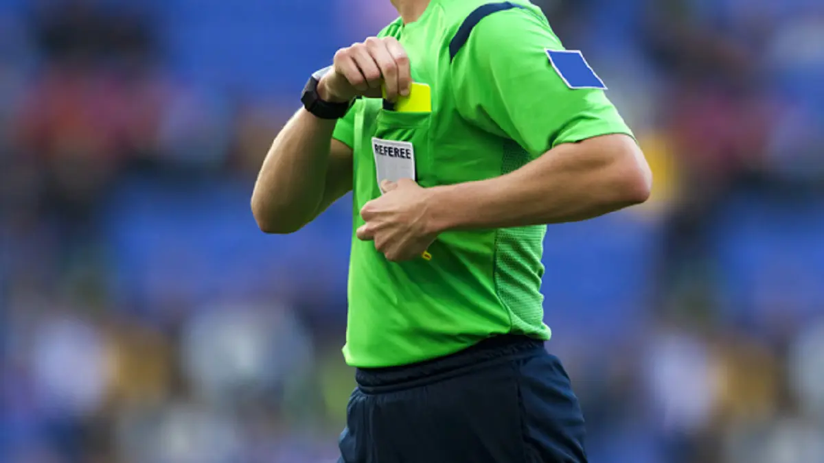 Un arbitre algérien lâchement agressé à Jijel (vidéo)