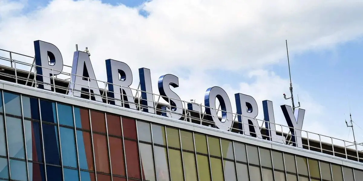 Un Algérien découvert en hypothermie dans le train d’atterrissage d’un avion à Orly  (France)