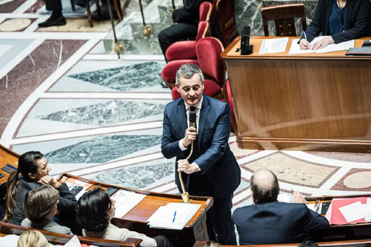 Nouvelle loi d’immigration en France : un texte « fort et ferme » adopté au Parlement