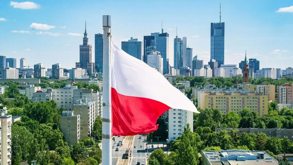 Immigration : la Pologne facilite l’accès au visa de travail pour ces profils