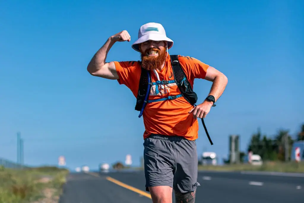 Russell Cook, 1er homme à traverser l&rsquo;Afrique en course à pied, débarque en Algérie