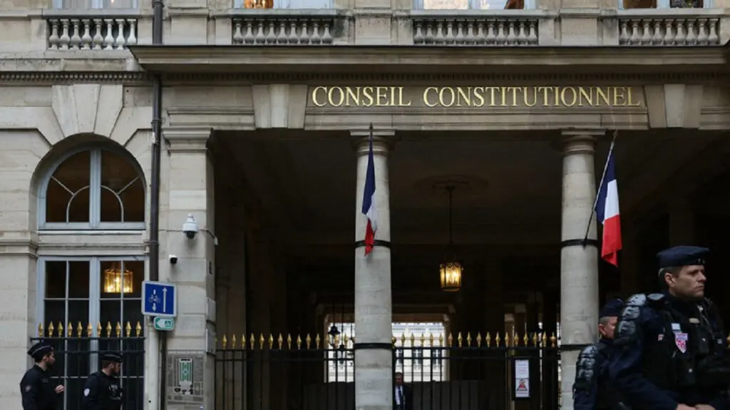 Immigration France : largement censurée, la nouvelle loi sera promulguée