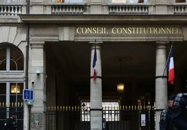 Immigration France : largement censurée, la nouvelle loi sera promulguée