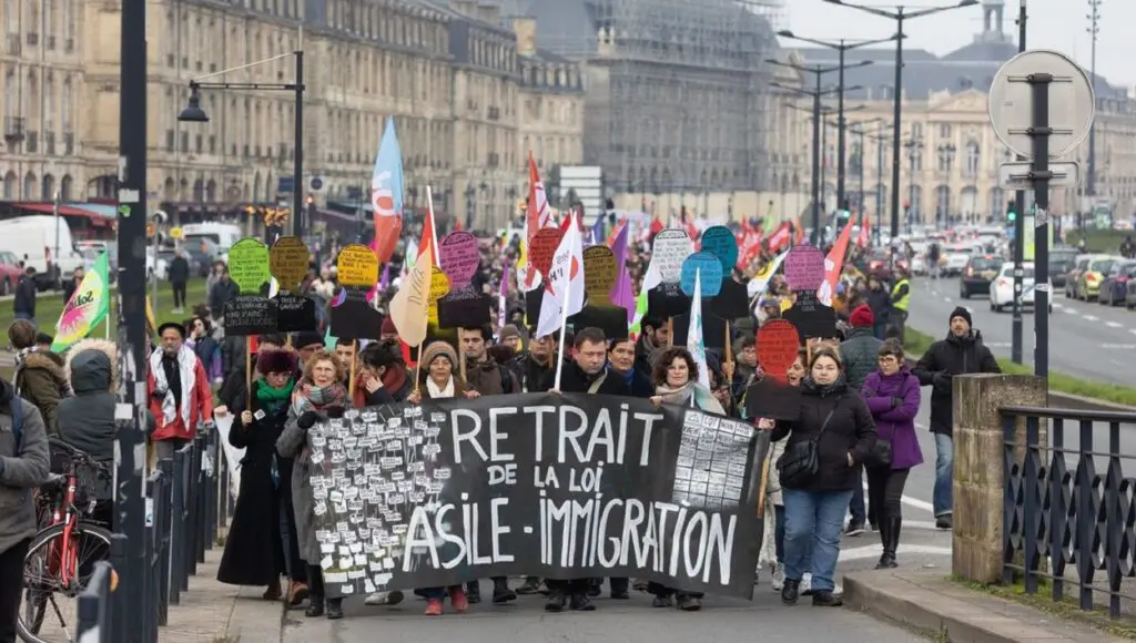 France : 160 marches prévues ce dimanche contre la loi d’immigration