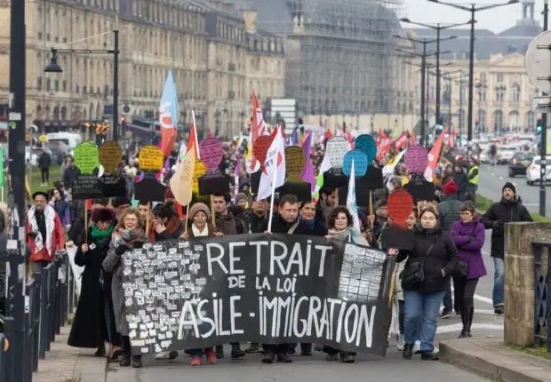 France : 160 marches prévues ce dimanche contre la loi d’immigration