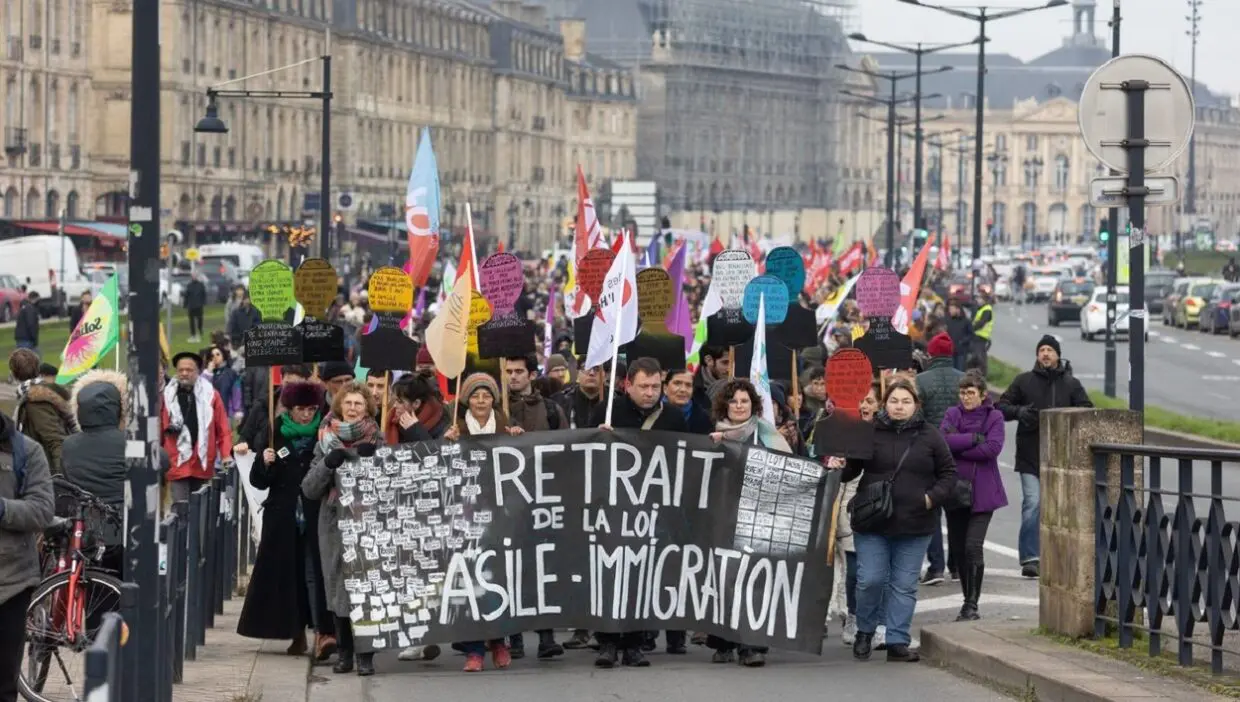 France : 160 marches prévues ce dimanche contre la loi d’immigration