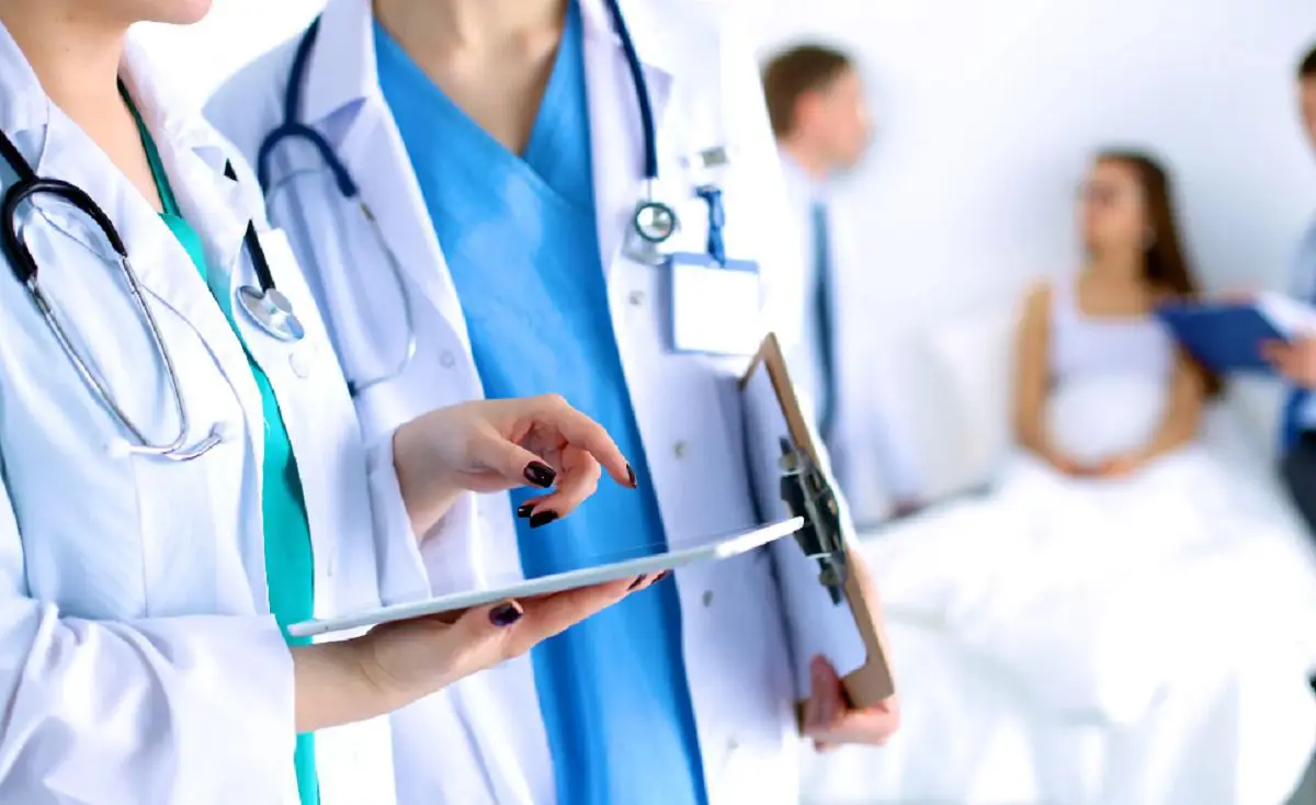Menacés d’expulsion, les médecins étrangers de nouveau autorisés à travailler en France
