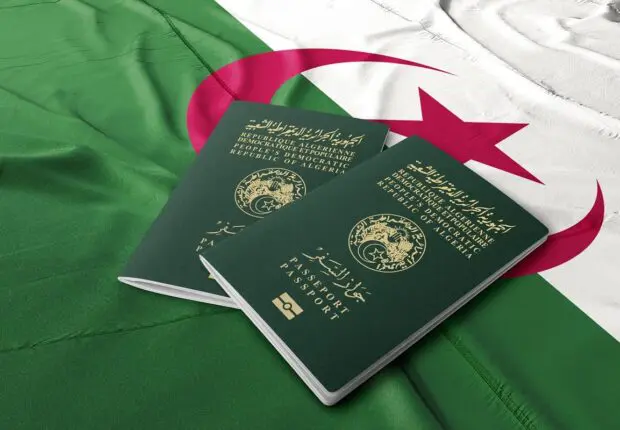 Passeports : des procédures simplifiées pour la diaspora algérienne en France