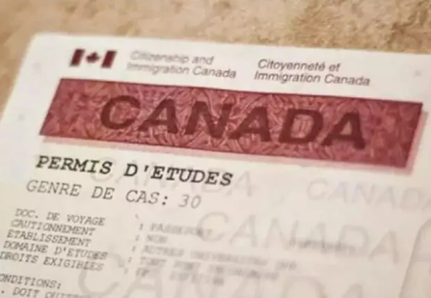 Le Canada plafonne le nombre de permis pour les étudiants étrangers