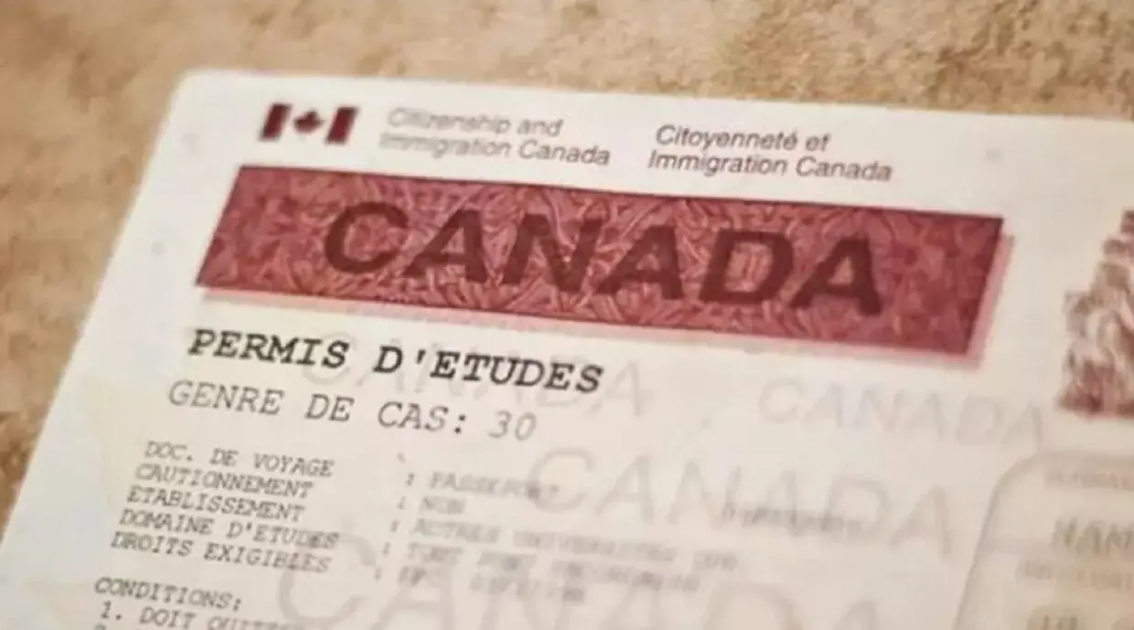 Le Canada plafonne le nombre de permis pour les étudiants étrangers